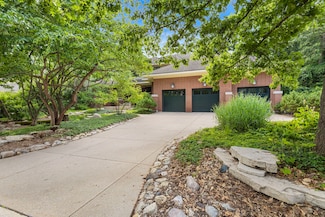 8673 Timber Ridge Dr, Burr Ridge, IL 60527