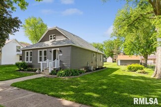 308 8th St, Dewitt, IA 52742