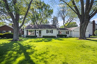 809 S Gables Blvd, Wheaton, IL 60189