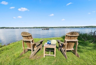 2132 W Shore Dr, Delafield, WI 53018
