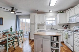 5701 NW Sunrise Meadow Cir, Lees Summit, MO 64064