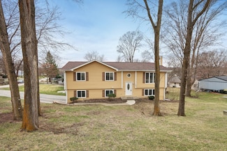 754 Willow St, Lake In the Hills, IL 60156