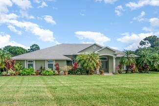 5683 Cypress Creek Dr, Grant, FL 32949