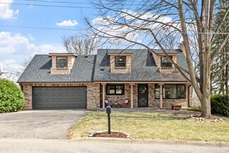 1341 Valleyview Rd, Chaska, MN 55318