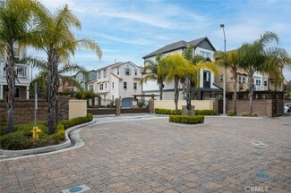 523 W Tribella Ct, Santa Ana, CA 92703