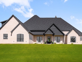 192 Top Flight Dr, Weatherford, TX 76087