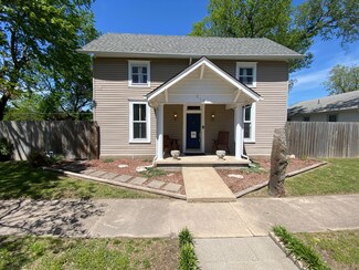 212 W Wilson St, Carterville, MO 64835