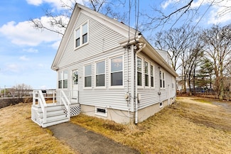 234 Kendrick St, Needham Heights, MA 02494