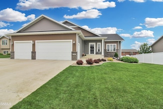 524 Quarry Ln, Bismarck, ND 58503