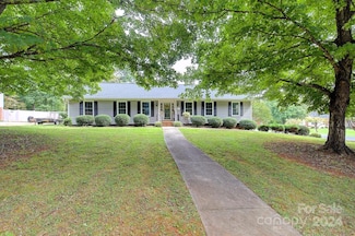 606 Ravenhill Ct, Clemmons, NC 27012