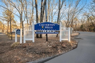 189 Hill Cir, Calverton, NY 11933