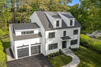 15 Oxbow Rd, Lynnfield, MA 01940