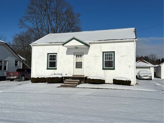 302 W Elizabeth St, New Castle, PA 16105