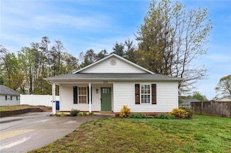 1615 Beaufort Ct, Kernersville, NC 27284