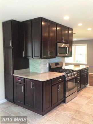 2406 Candlewood Dr, Alexandria, VA 22308