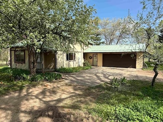 10796 County Road z, Amherst Junction, WI 54407