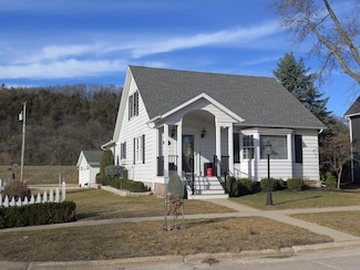 702 Winneshiek Ave, Decorah, IA 52101