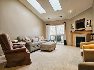 850 Evergreen Dr Unit 8, Hartford, WI 53027