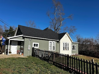 629 Zanesville Ave, Logan, OH 43138