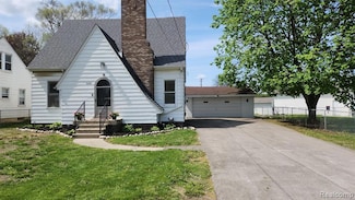 1040 Ronald St, Flint, MI 48507