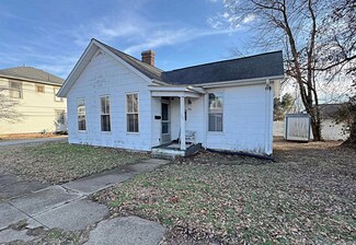 803 E Walnut St, Washington, IN 47501