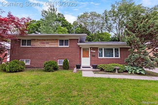 32702 Winona St, Westland, MI 48185