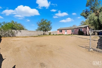 4221 Roxy Ln, Shafter, CA 93263