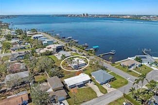 2014 Riverside Dr E, Bradenton, FL 34208