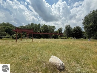 595 Heather Ln, Alma, MI 48801