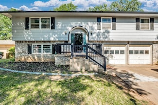 609 N Willow Dr, Derby, KS 67037