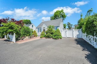 11 Campion St, Brentwood, NY 11717