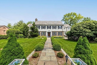 31 Colonial Rd, White Plains, NY 10605