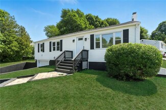 82 Barton Ave, Warwick, RI 02889