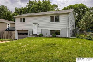4622 Parkview Dr, Omaha, NE 68134
