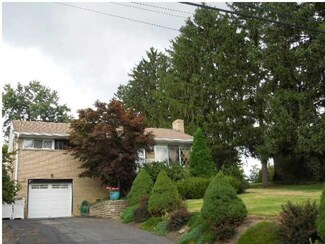 19 Porters Hollow Rd, Coraopolis, PA 15108