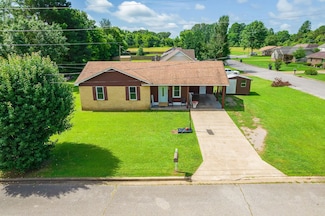 803 Fairlawn Dr, Bolivar, TN 38008