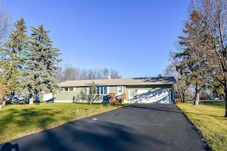 302 Sherwood Ave N, Thief River Falls, MN 56701