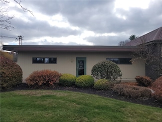 1235 S Center St Unit B, Grove City, PA 16127