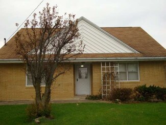 414 N 4th St, Cissna Park, IL 60924