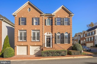 9125 Lake Tower Ln, Fort Belvoir, VA 22060