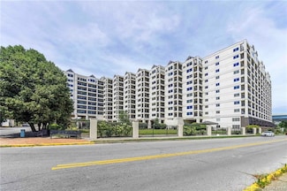 1 Riverpointe Plaza Unit 908, Jeffersonville, IN 47130
