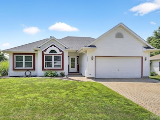 700 Cottonwood Cir, Genoa, IL 60135