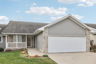 315 Pebble Brook Ln, Lodi, WI 53555