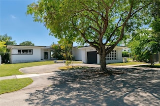 1820 Daytonia Rd, Miami Beach, FL 33141