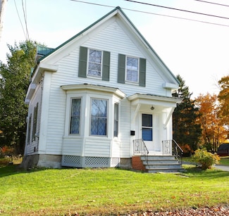 54 Barker St, Calais, ME 04619