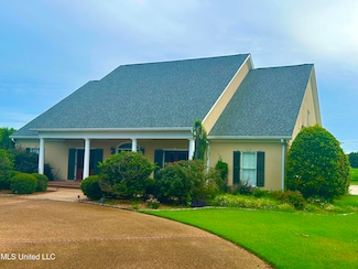 1308 Robert e Lee Dr, Greenwood, MS 38930