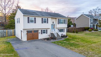25 Magnolia Cir, Ravena, NY 12143