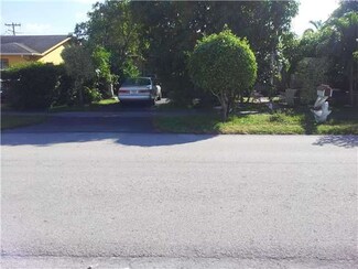 10030 SW 40th St, Miami, FL 33165