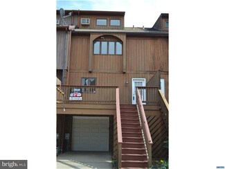 24 Servan Ct, Wilmington, DE 19805