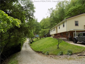 225 Red Bud Terrace, Belle, WV 25015